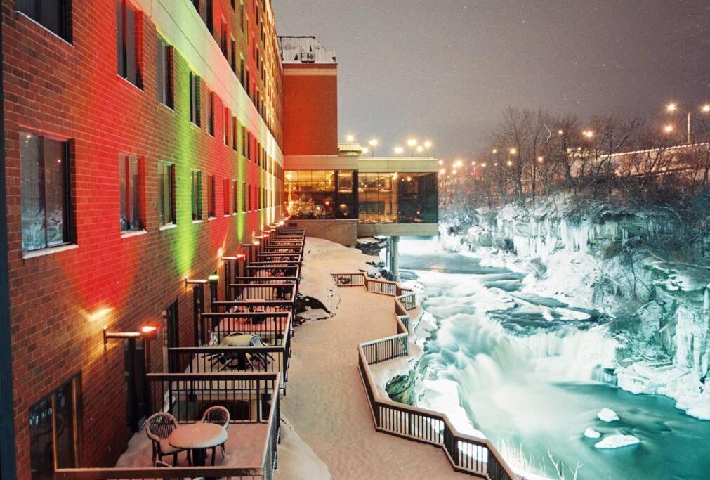 Central Falls Hideaway Cuyahoga Falls Luaran gambar